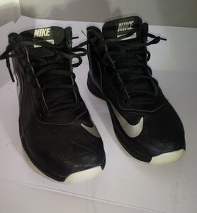 Nike kids team hustle D7 basketball sneake…